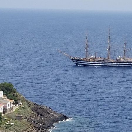 فندق Sotto La Torre E Sopra Il Porticciolo Isola di Ustica المظهر الخارجي الصورة