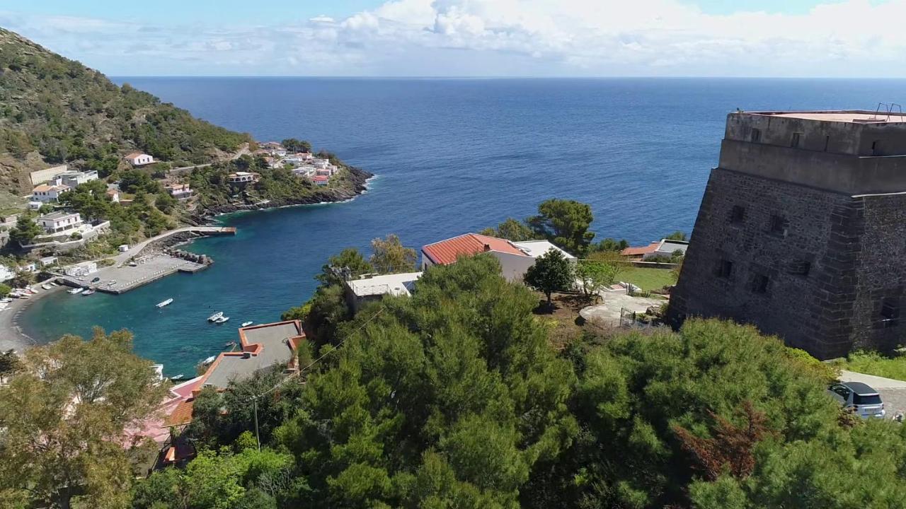 فندق Sotto La Torre E Sopra Il Porticciolo Isola di Ustica المظهر الخارجي الصورة