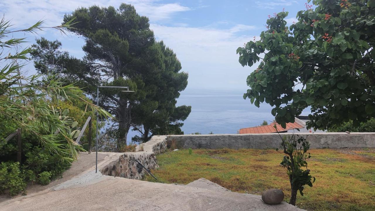 فندق Sotto La Torre E Sopra Il Porticciolo Isola di Ustica المظهر الخارجي الصورة